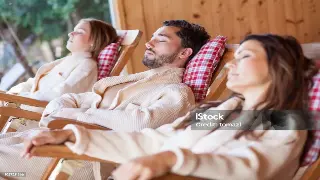 上海养生秘籍：按摩搭配，内外兼修，打造健康生活 海报