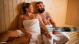 桑拿里的“解压秘籍”：汗水流淌，疲惫尽散 poster