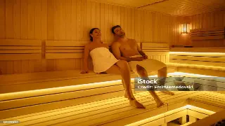 蒸汽里的古老秘密：桑拿，从北欧到上海的进化史 海报