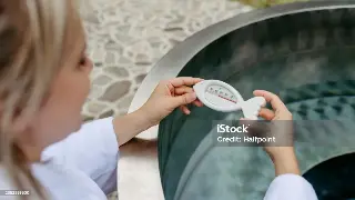 指尖上的秘密：上海办公室族的自我按摩“续命”宝典 海报